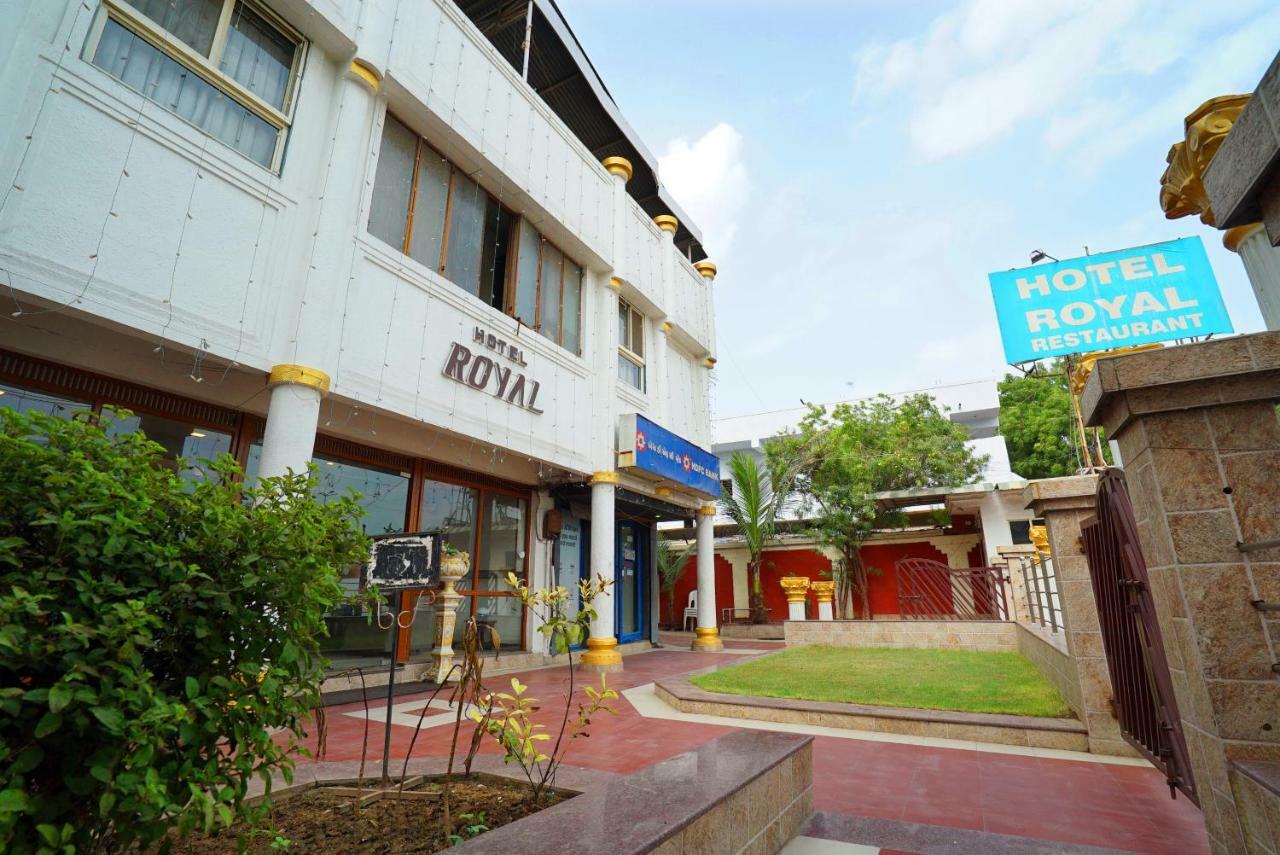Hotel Royal อาเมดาบัด ภายนอก รูปภาพ